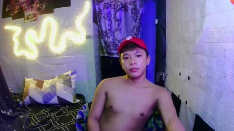 Snapshot of edrianburca052 chatting on October 31, 12:22 am urasian chub online show from October 31, 12:22 am