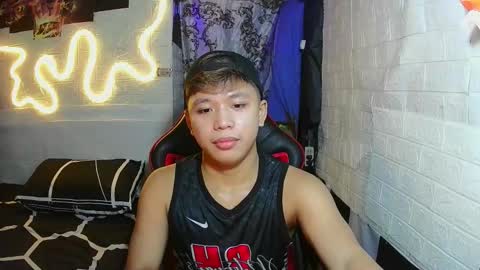 Snapshot of edrianburca052 chatting on November 6, 8:21 pm urasian chub online show from November 6, 8:21 pm