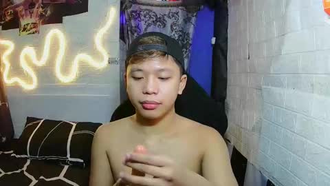 Snapshot of edrianburca052 chatting on November 12, 5:57 pm urasian chub online show from November 12, 5:57 pm