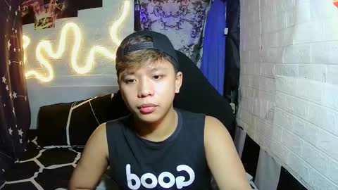 Snapshot of edrianburca052 chatting on November 22, 6:40 pm urasian chub online show from November 22, 6:40 pm