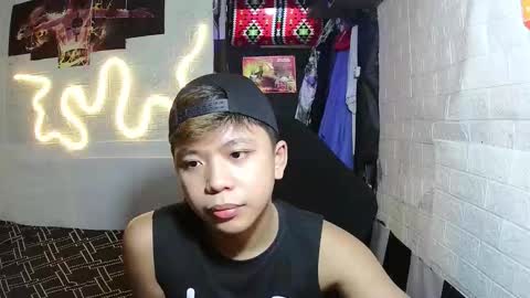 Snapshot of edrianburca052 chatting on November 23, 12:05 pm urasian chub online show from November 23, 12:05 pm