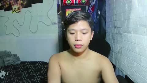 Snapshot of edrianburca052 chatting on November 30, 7:07 pm urasian chub online show from November 30, 7:07 pm