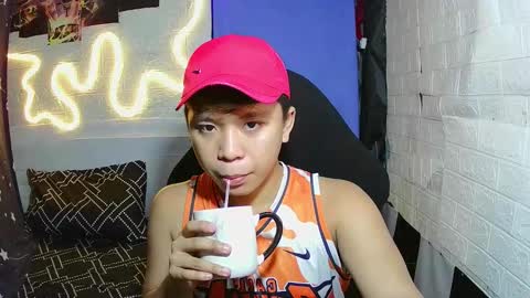 Snapshot of edrianburca052 chatting on December 2, 6:25 pm urasian chub online show from December 2, 6:25 pm