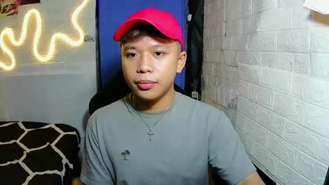 Snapshot of edrianburca052 chatting on December 19, 2:18 am urasian chub online show from December 19, 2:18 am