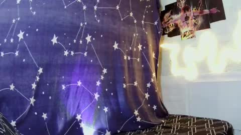 Snapshot of edrianburca052 chatting on February 1, 6:28 pm urasian chub online show from February 1, 6:28 pm