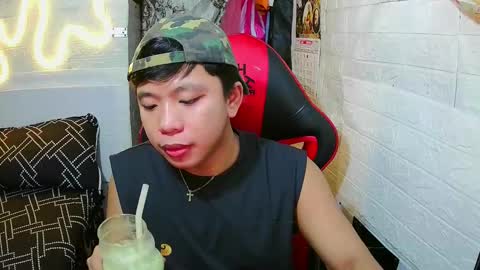 Snapshot of edrianburca052 chatting on March 1, 5:26 pm urasian chub online show from March 1, 5:26 pm