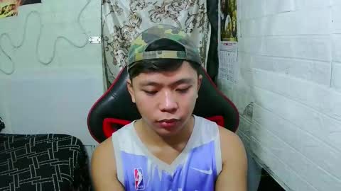 Snapshot of edrianburca052 chatting on March 11, 7:03 am urasian chub online show from March 11, 7:03 am