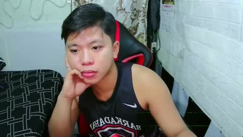 Snapshot of edrianburca052 chatting on March 11, 7:42 pm urasian chub online show from March 11, 7:42 pm