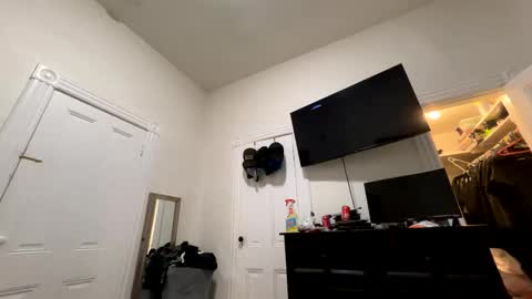 edvmendez1766 online show from April 17, 1:47 pm