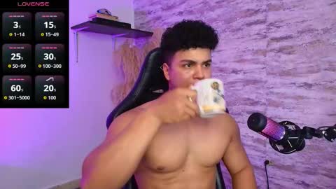 Snapshot of edward__clarck chatting on September 17, 2:57 am EDWARD CLARCK online show from September 17, 2:57 am