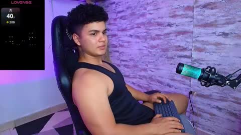 Snapshot of edward__clarck chatting on April 13, 4:07 am EDWARD CLARCK online show from April 13, 4:07 am
