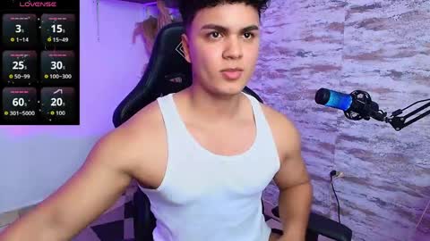 Snapshot of edward__clarck chatting on April 19, 11:07 pm EDWARD CLARCK online show from April 19, 11:07 pm