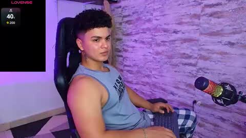 Snapshot of edward__clarck chatting on June 15, 4:58 am EDWARD CLARCK online show from June 15, 4:58 am