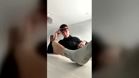 Snapshot of edward_secret chatting on February 8, 11:24 am edward_secret online show from February 8, 11:24 am