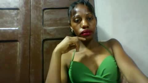 edwige770943 online show from May 7, 4:18 am
