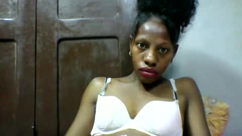 edwige770943 online show from May 12, 4:37 pm