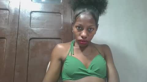 edwige770943 online show from May 17, 3:37 am