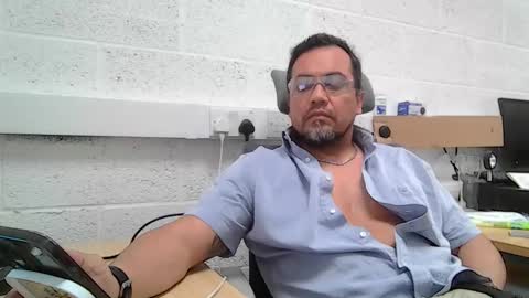 Snapshot of edwill13 chatting on April 27, 8:12 am EdM online show from April 27, 8:12 am