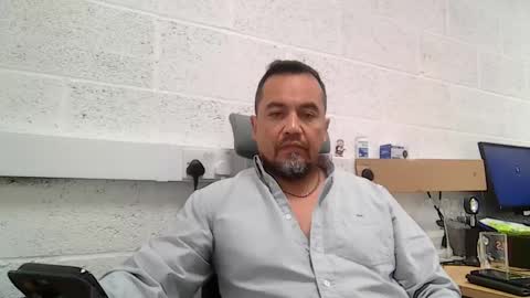 Snapshot of edwill13 chatting on May 11, 3:18 pm EdM online show from May 11, 3:18 pm