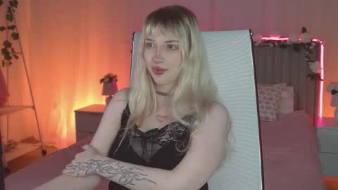 EVA NON NUDE online show from March 28, 5:12 pm