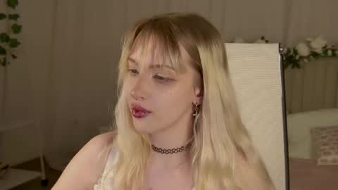 EVA NON NUDE online show from May 9, 4:34 pm