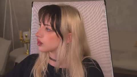 EVA NON NUDE online show from June 14, 4:09 pm