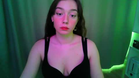 Snapshot of effie_balconii chatting on May 3, 12:00 pm effie_balconii online show from May 3, 12:00 pm