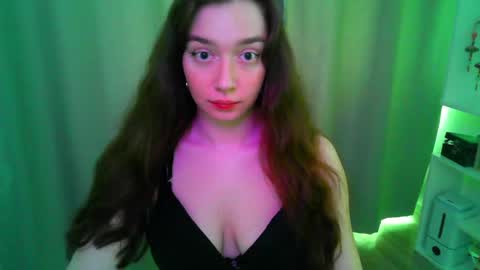 Snapshot of effie_balconii chatting on May 4, 11:28 am effie_balconii online show from May 4, 11:28 am