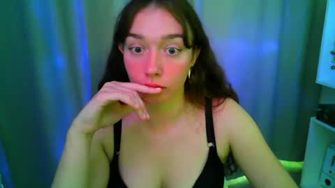 Snapshot of effie_balconii chatting on June 21, 2:41 pm effie_balconii online show from June 21, 2:41 pm