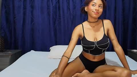 Snapshot of effie_cooper chatting on March 4, 8:05 pm Effie online show from March 4, 8:05 pm
