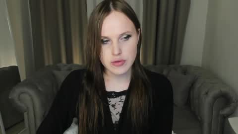 Snapshot of effiemur chatting on May 2, 8:47 pm Effie Mur online show from May 2, 8:47 pm