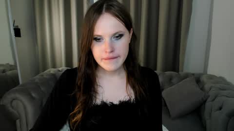 Snapshot of effiemur chatting on May 8, 8:58 pm Effie Mur online show from May 8, 8:58 pm