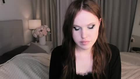Snapshot of effiemur chatting on May 9, 10:26 pm Effie Mur online show from May 9, 10:26 pm