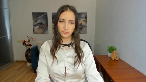 Snapshot of effy_royse chatting on June 18, 9:14 am Effy Royse online show from June 18, 9:14 am