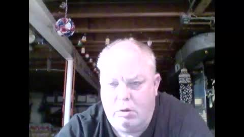 Snapshot of efriff chatting on June 1, 9:55 am efriff online show from June 1, 9:55 am