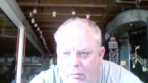 Snapshot of efriff chatting on July 12, 11:45 am efriff online show from July 12, 11:45 am