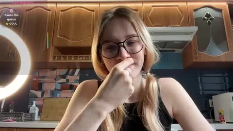 Snapshot of eileencrowday chatting on April 14, 3:01 am eileencrowday online show from April 14, 3:01 am