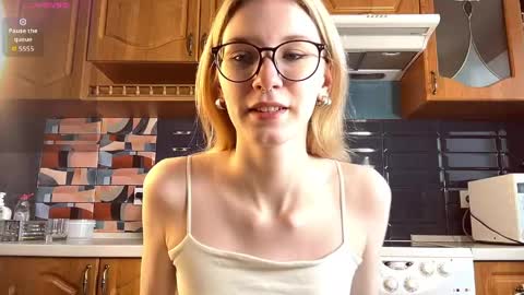 Snapshot of eileencrowday chatting on May 4, 3:02 am eileencrowday online show from May 4, 3:02 am