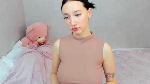 eileenmoores online show from February 20, 9:10 am