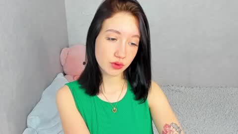 eileenmoores online show from April 13, 5:02 am