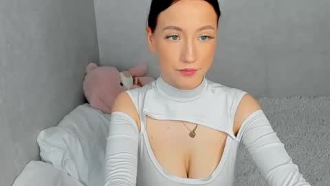 eileenmoores online show from April 15, 4:19 am