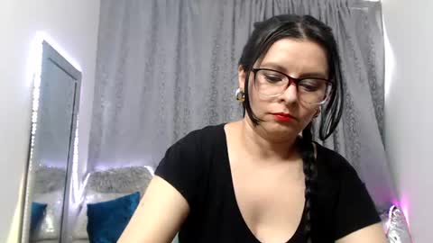 Snapshot of eileenqueen23 chatting on July 18, 6:56 pm Eileen online show from July 18, 6:56 pm