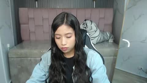 Snapshot of eimy18_b chatting on May 7, 1:16 pm eimy18_b online show from May 7, 1:16 pm