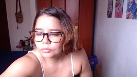 eimy_saenzz online show from February 1, 5:33 pm