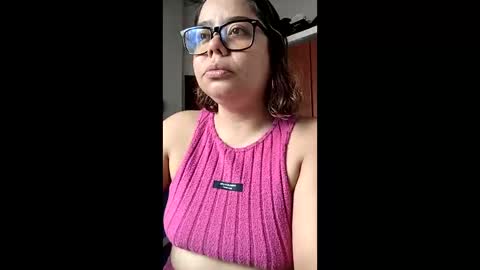 eimy_saenzz online show from April 12, 5:29 pm