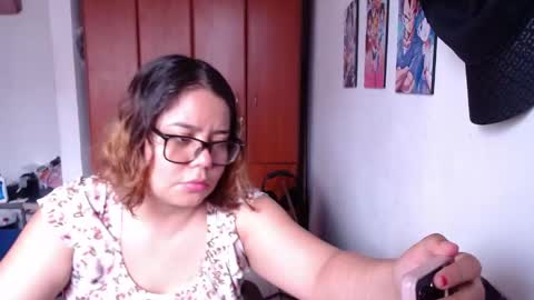 Snapshot of eimy_saenzz chatting on April 19, 6:10 pm eimy_saenzz online show from April 19, 6:10 pm