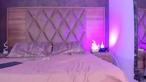 YG COUPLE online show from January 14, 8:03 pm