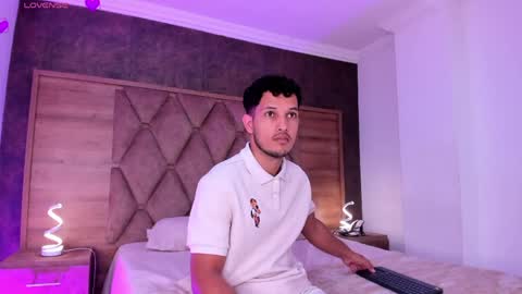 YG COUPLE online show from March 29, 8:42 pm