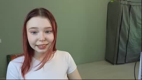 Snapshot of eipril_blushhh chatting on June 13, 11:19 am Eipril online show from June 13, 11:19 am