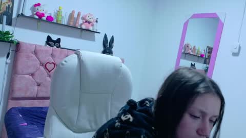 eiralovee online show from May 5, 3:36 am
